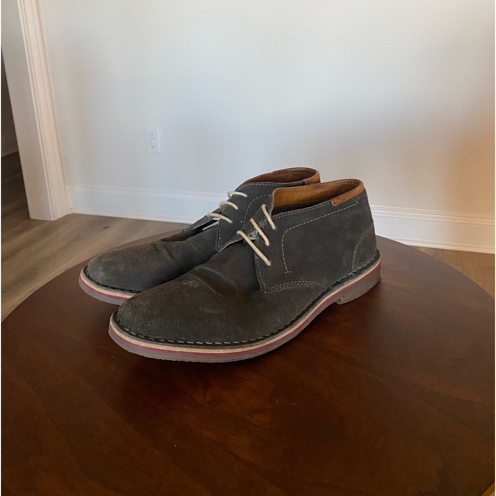 Kenneth Cole Men’s Size 11 suede shoe gently used